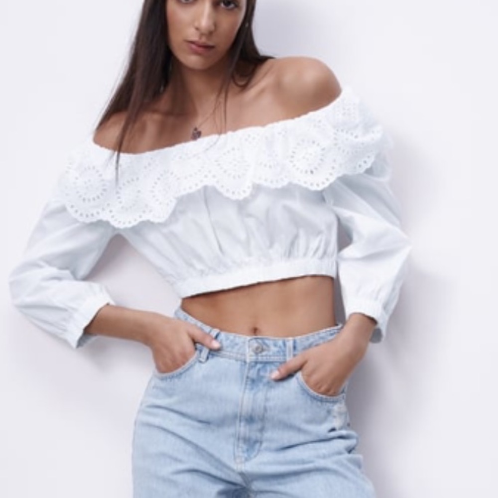 Off the shoulder embroidered top / new